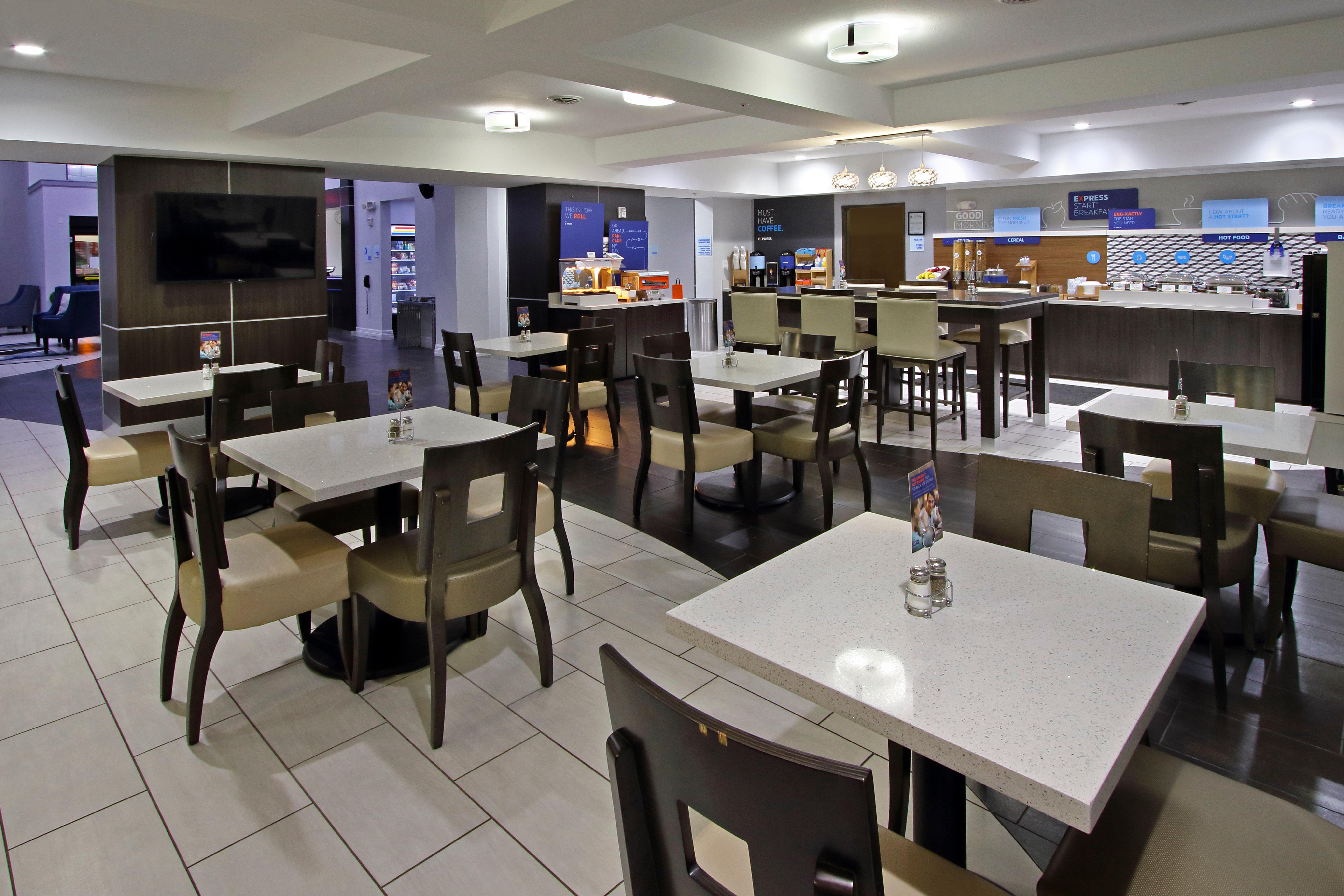 Holiday Inn Express And Suites Houston North - Iah Area By Ihg Ngoại thất bức ảnh