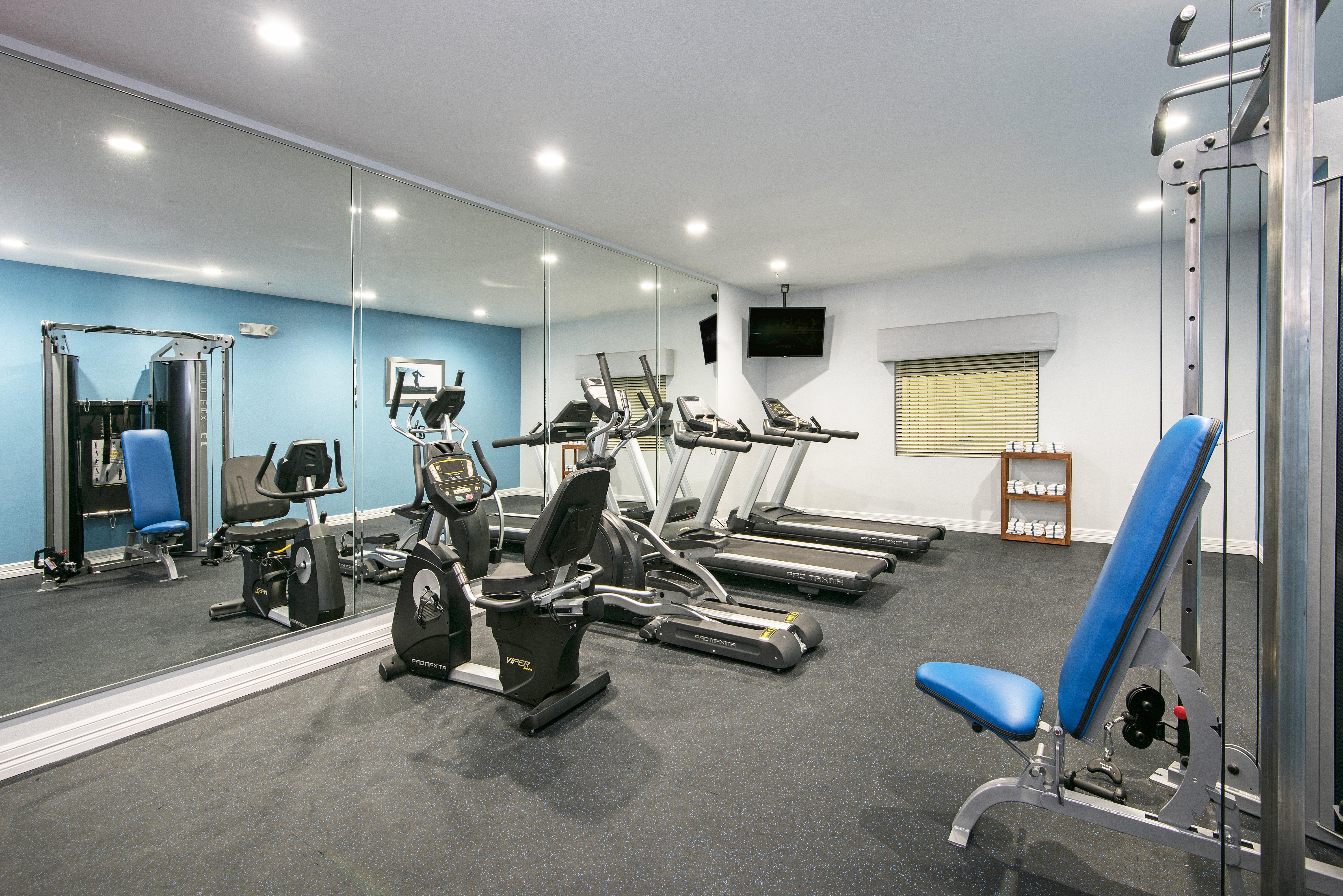 Holiday Inn Express And Suites Houston North - Iah Area By Ihg Ngoại thất bức ảnh