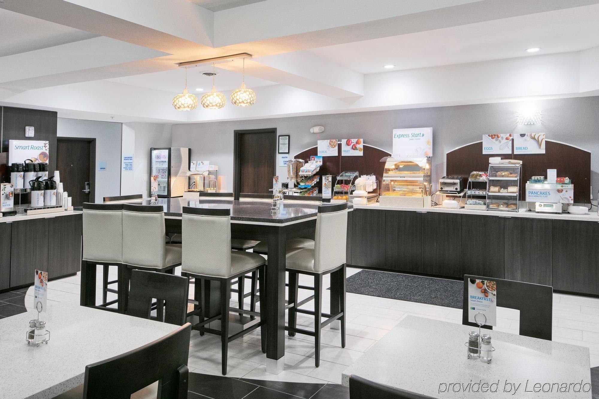 Holiday Inn Express And Suites Houston North - Iah Area By Ihg Ngoại thất bức ảnh