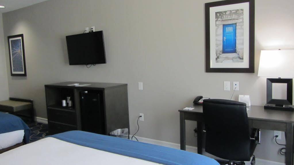 Holiday Inn Express And Suites Houston North - Iah Area By Ihg Ngoại thất bức ảnh